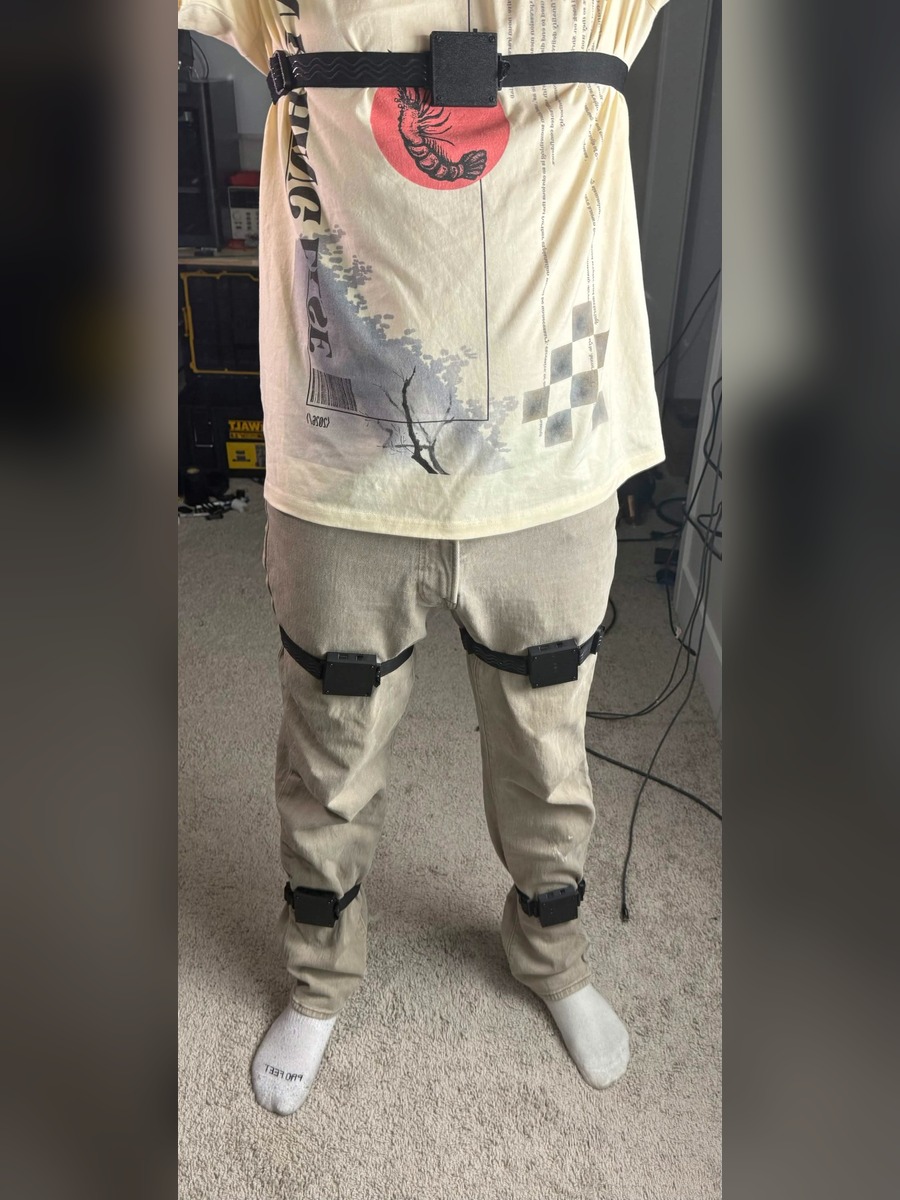 Five DIY SlimeVR trackers worn on chest, thighs, and ankles